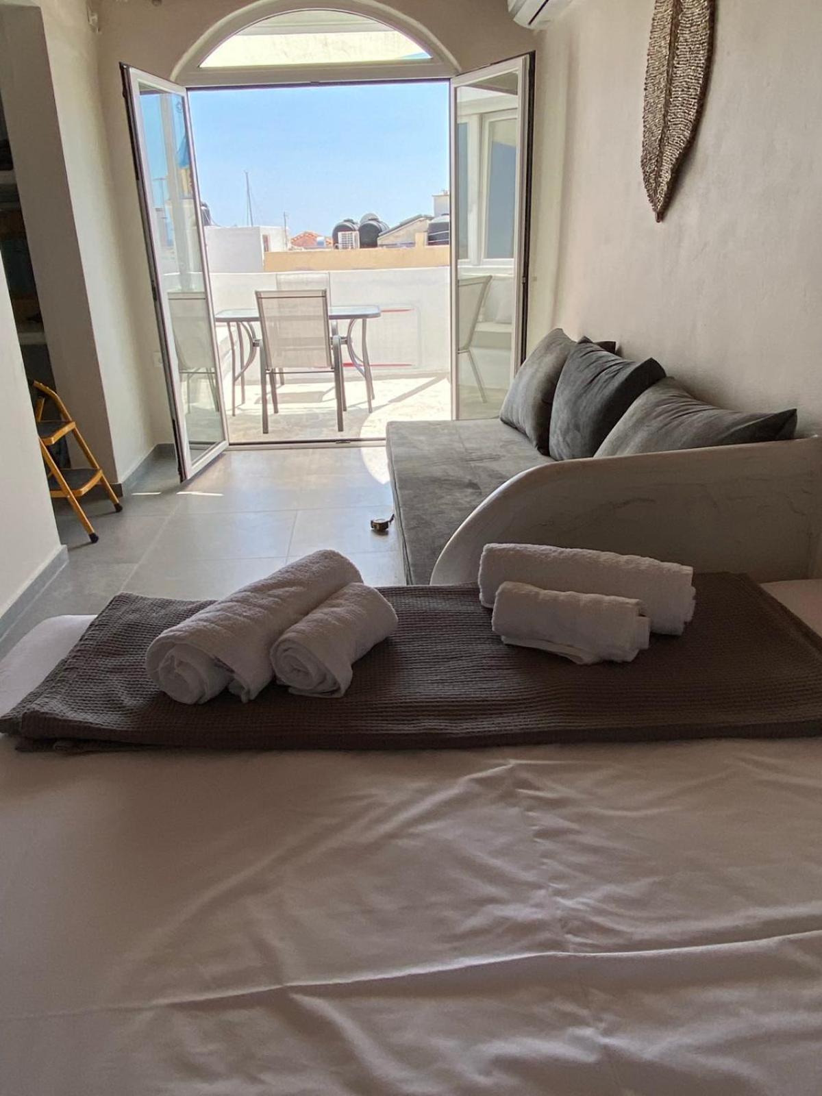 Iakovos' Luxury Penthouse Apartment Tinos ภายนอก รูปภาพ