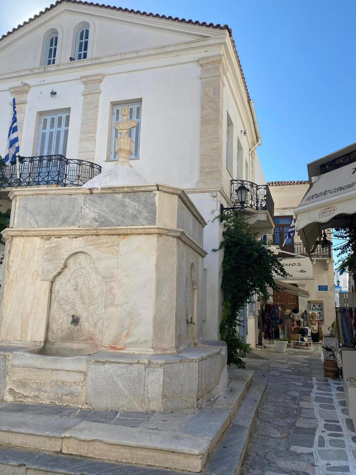 Iakovos' Luxury Penthouse Apartment Tinos ภายนอก รูปภาพ